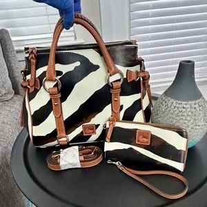NEW! DOONEY & BOURKE LARGE SATCHEL/WALLET SET